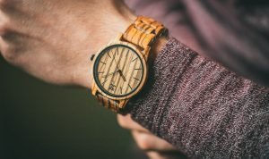 6 Pilihan Jam Tangan Kayu Lokal untuk Laki-Laki yang Stylish