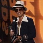 Kenapa Bruno Mars Sering Pakai Topi? Ini Alasan di Balik Gaya